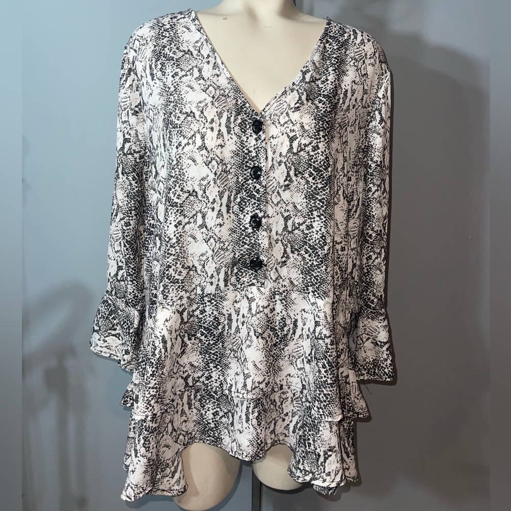 Ophelia Roe v-neck snakeskin 3/4 sleeve flowy blouse top shirt woman’s XL